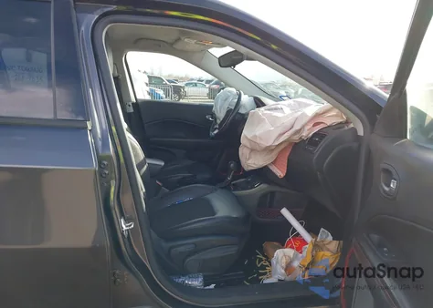 2018 Jeep Compass Trailhawk 4X4 z USA, uszkodzony, nr VIN 3C4NJDDB5JT450821